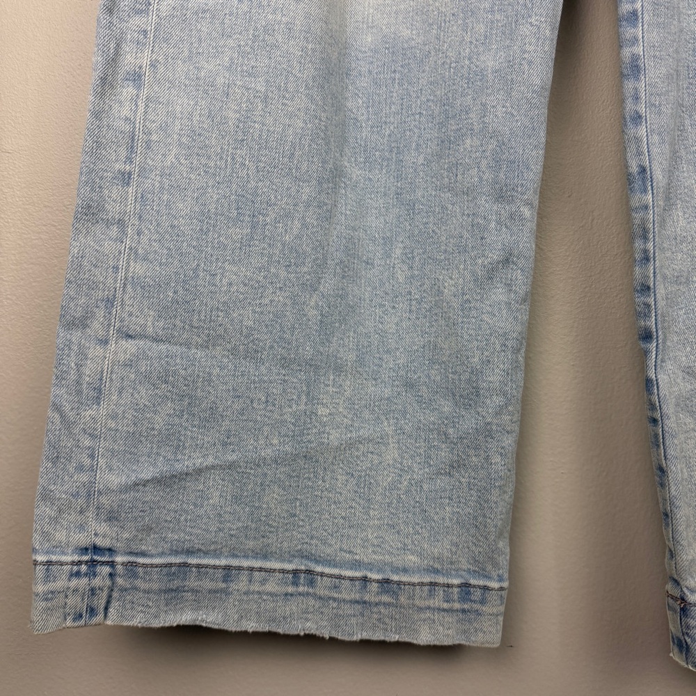 American Eagle Dreamy Drape Stretch Super High-Waisted Cargo Baggy Wide-Leg Jean - Picture 4 of 9
